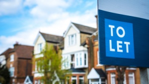 to let sign on a UK residential street